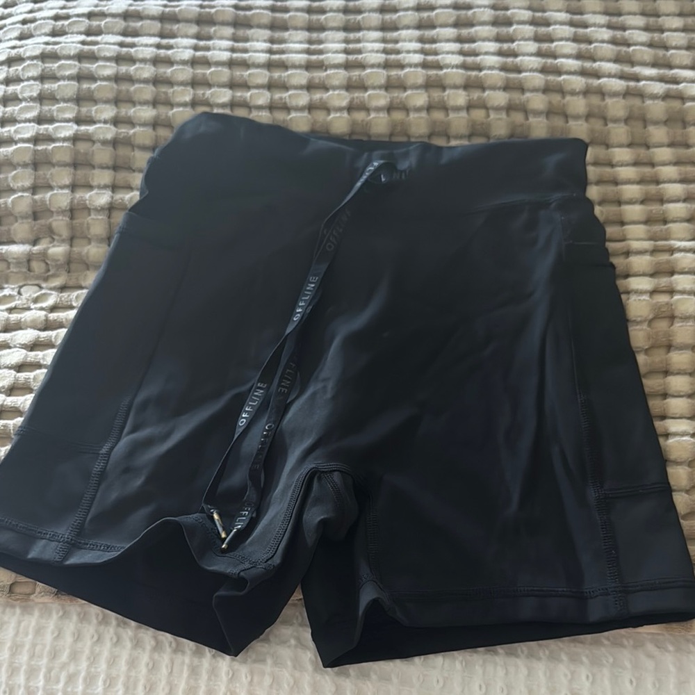 Black biker shorts with side pocket